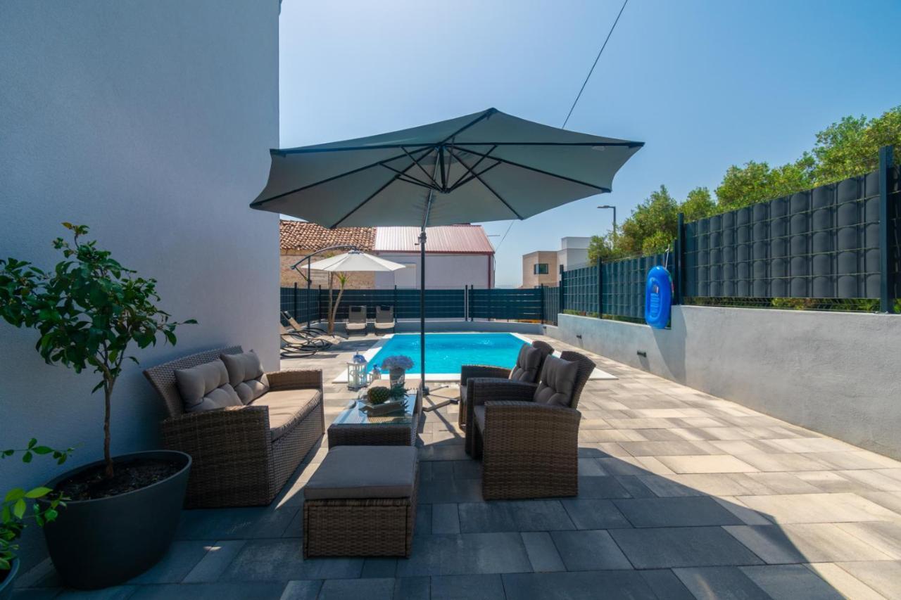 Modern Apartment With Private Pool Bibinje Exterior foto