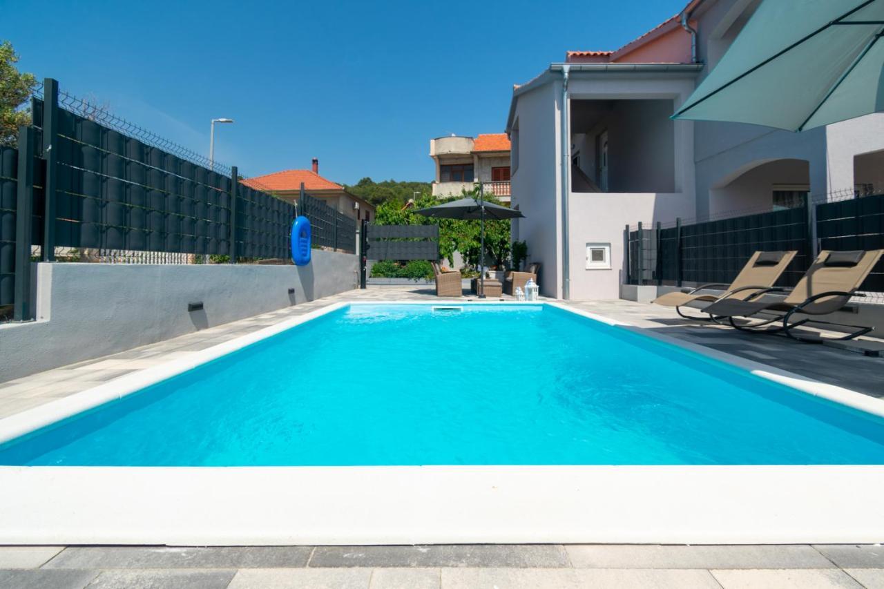Modern Apartment With Private Pool Bibinje Exterior foto