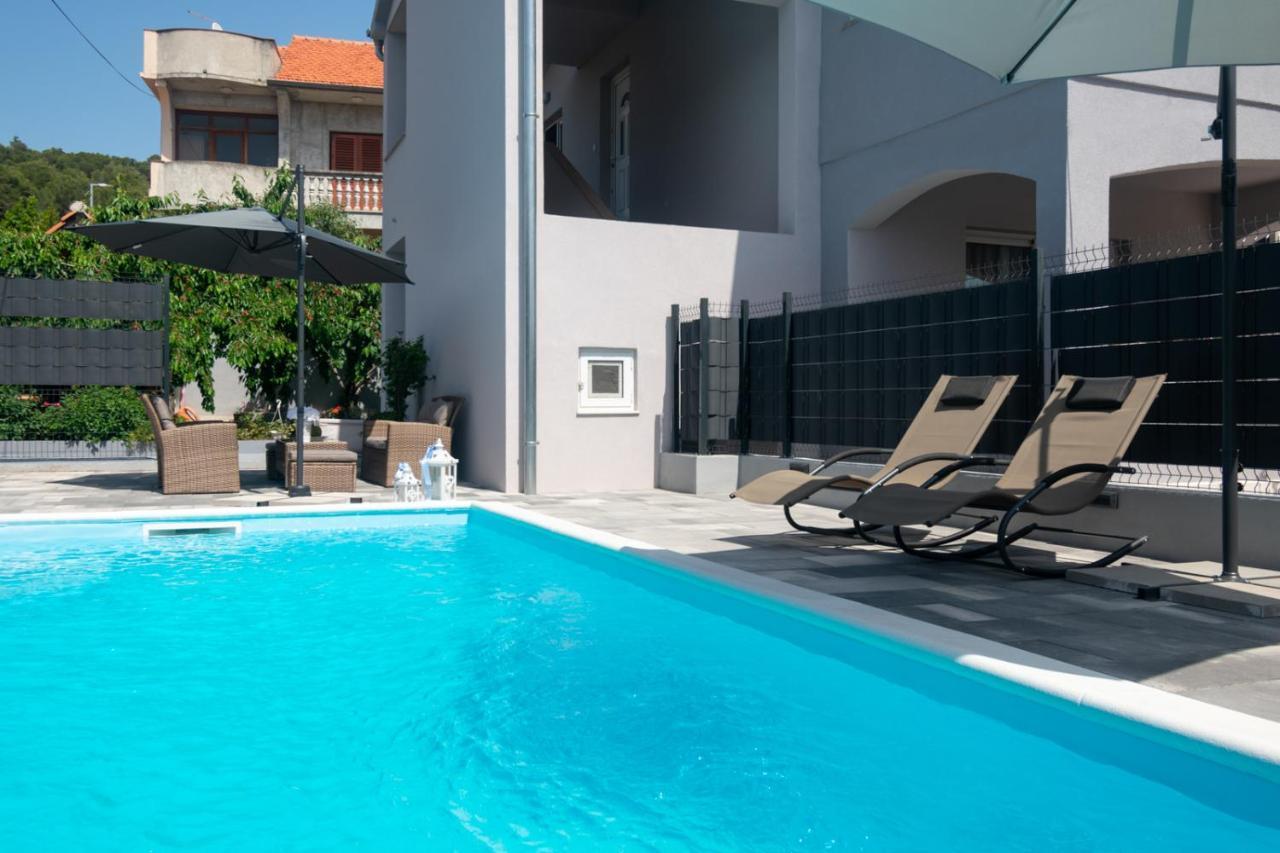 Modern Apartment With Private Pool Bibinje Exterior foto